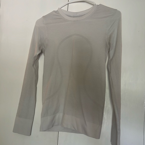 Lululemon white logn sleeve switly - Picture 1 of 4